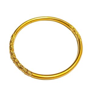 Ancient gold bracelet highlights the beauty of women