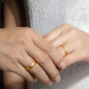 Gold ring with adjustable design for couples