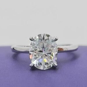 Engagement ring with a 2-carat super large diamond