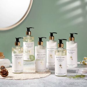 Women's body wash, body lotion, shampoo, conditioner, facial cleanser, and whitening set