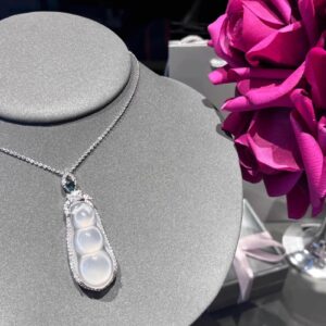925s silver inlaid with diamond ice-transparent white jade peanut pendant necklace (lucky fruit)